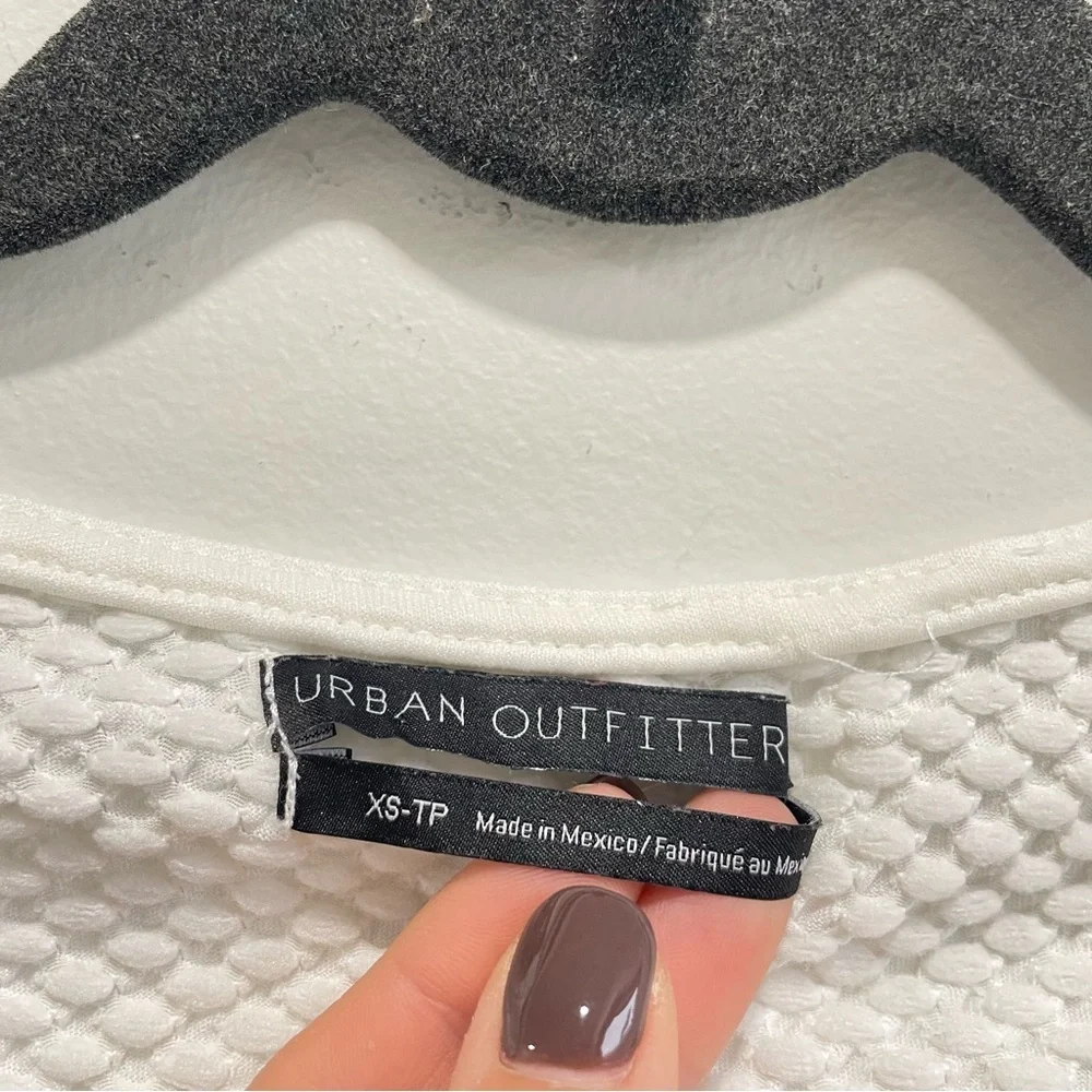 Urban Outfitters Tasha Twist-front Wrap Crop Top White XS - Picture 7 of 8